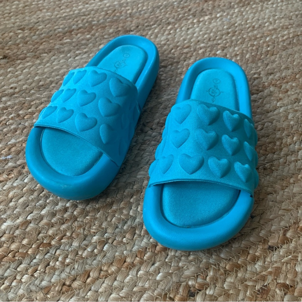 Blue Heart Pattern Slides - Picture 2 of 6